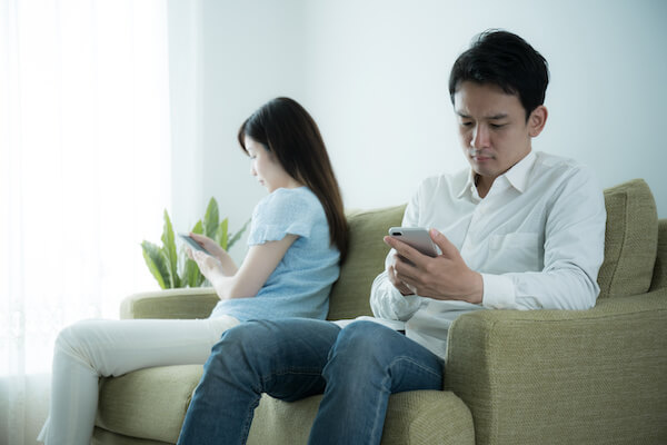 結婚相手にバレるのを防ぐアプリ・ツールを使う男性